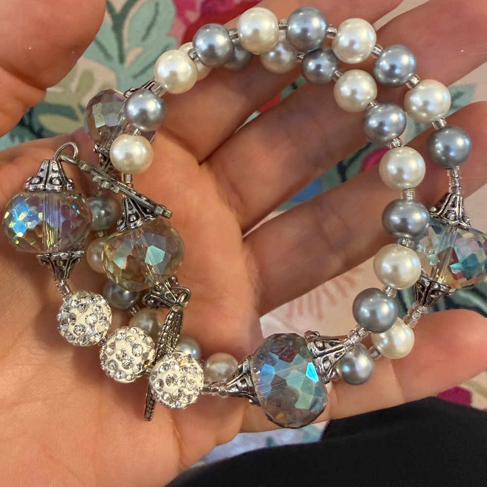 Elegant Pearl and Crystal‎ Bracelet